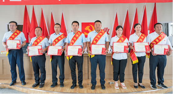 表彰先進 樹立榜樣 創(chuàng)先爭優(yōu) 引領(lǐng)奮進 —— 敦煌種業(yè)召開2022－2023年度創(chuàng)先爭優(yōu)表彰大會